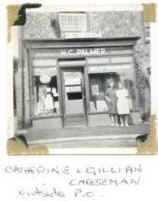 catherin_gillian_outside_postoffice.jpg (15863 bytes)