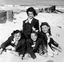 girlsatseaside2.gif (35990 bytes)